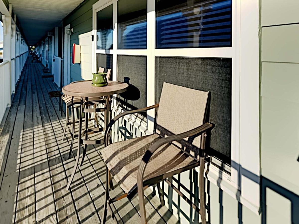 Nice Home In Gulf Shores With Outdoor Swimming Pool And 2 Bedrooms エクステリア 写真